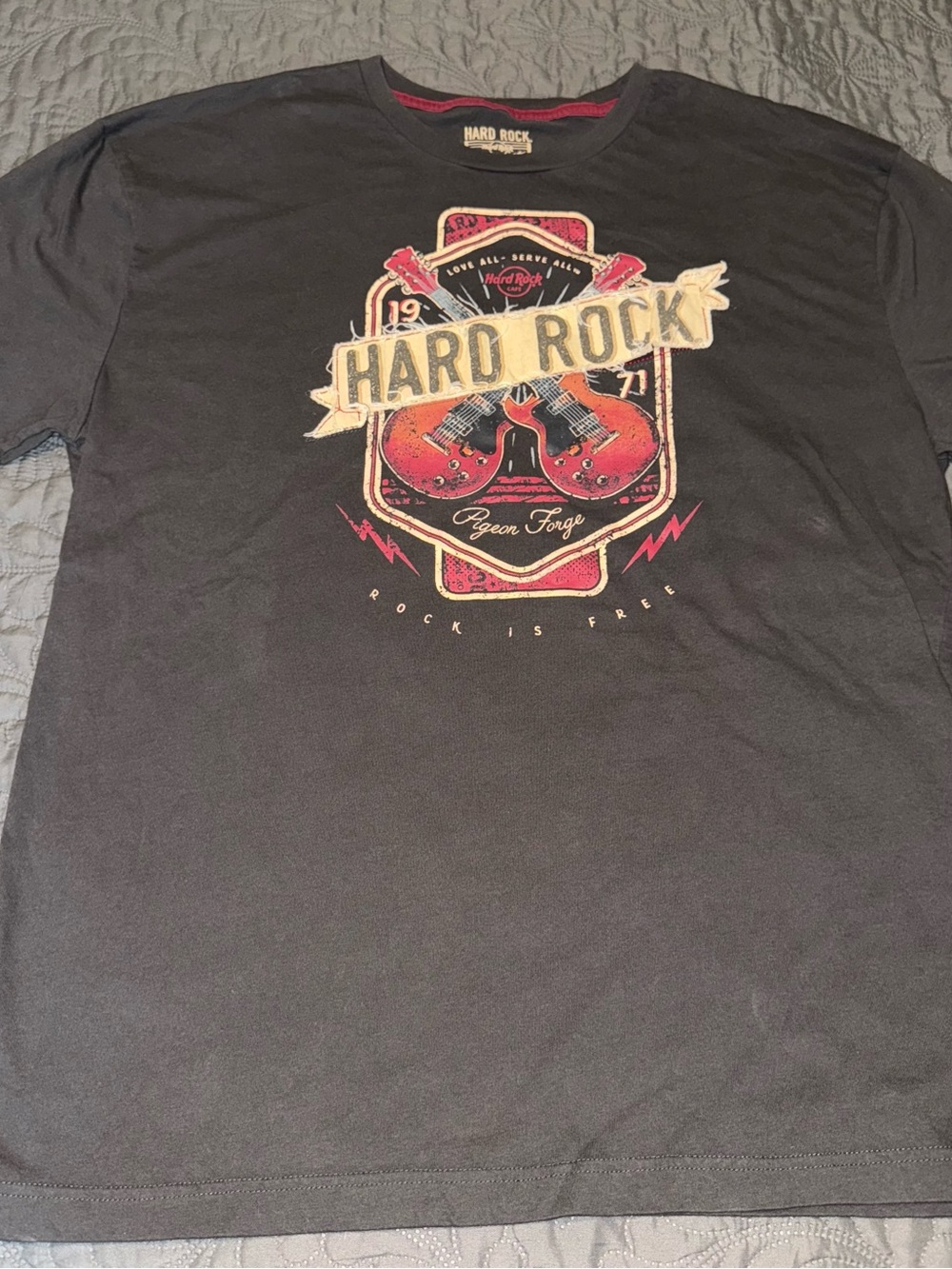 Hard Rock Cafe Men’s Black Graphic T-Shirt